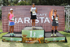 Las ganadoras en femenino Débora Quel, Perla Cruz  y Liseth Fernández. 