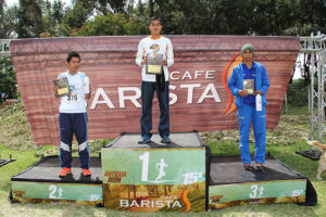 Los ganadores Alfredo Asturias, Leví Quel y  Byron Gaytán.