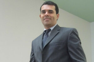 Douglas Reynolds, gerente de Negocios de Banco Lafise.