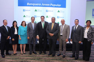 En la presentación de Banquero Joven Popular estuvieron presentes Luis José Jiménez, Mariel Bera, Adela Báez, José Mármol, Salvador Demallistre, Pedro Vargas, César Asiático, Leonte Brea y Chantall Ávila.