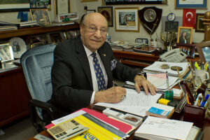 El salvadoreño Nicolás Salume se distinguió por su trayectoria empresarial.