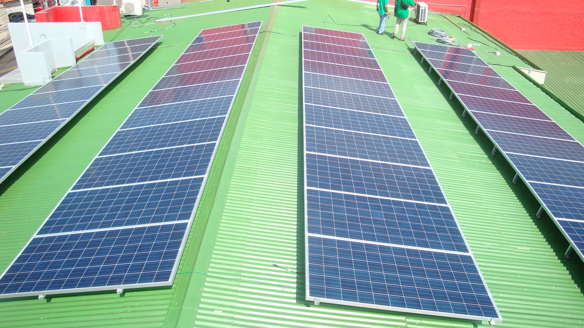 Veritas de Costa Rica ahorrará 60% de electricidad con energía solar