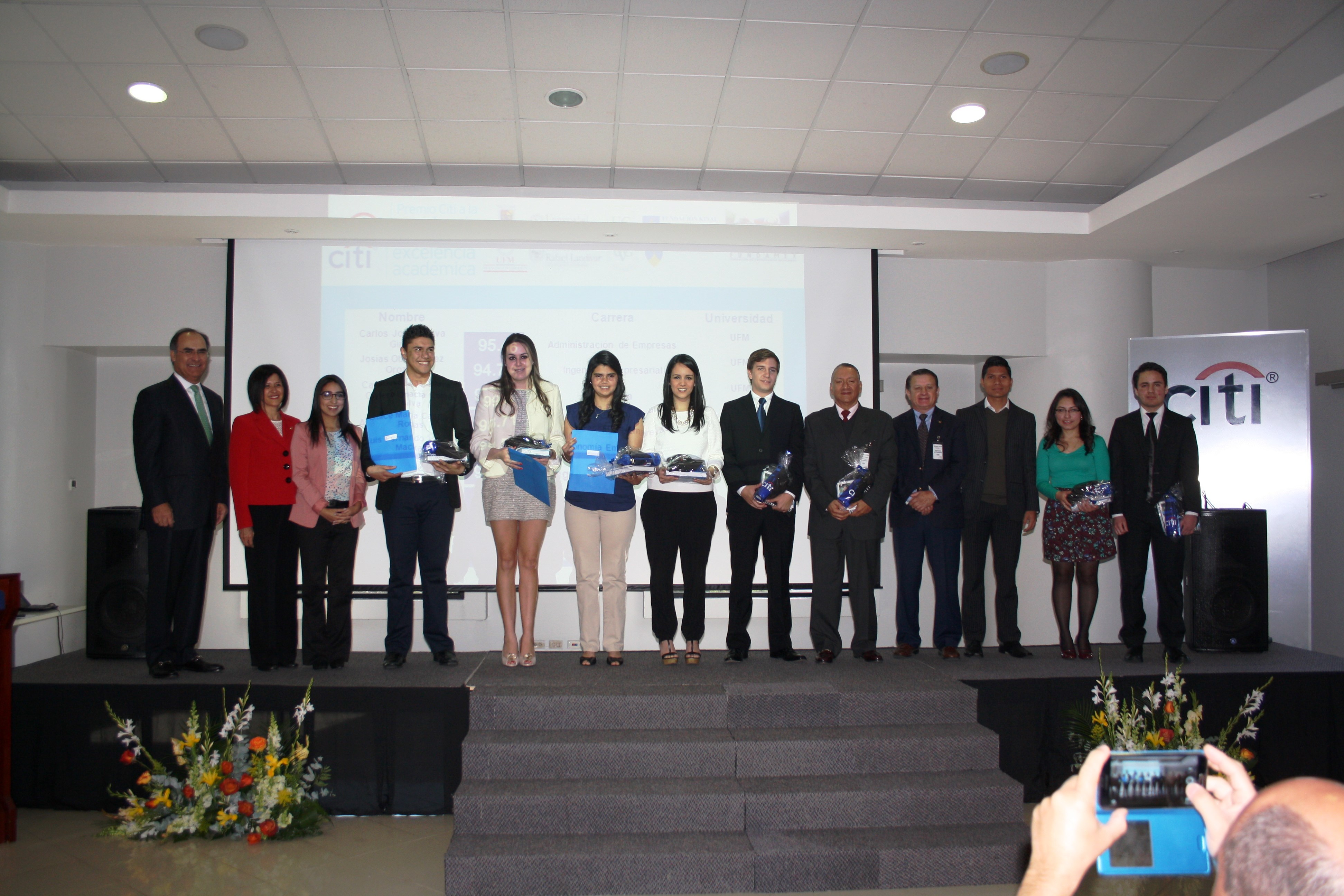 Citi Guatemala entrega premio Citi a la excelencia académica