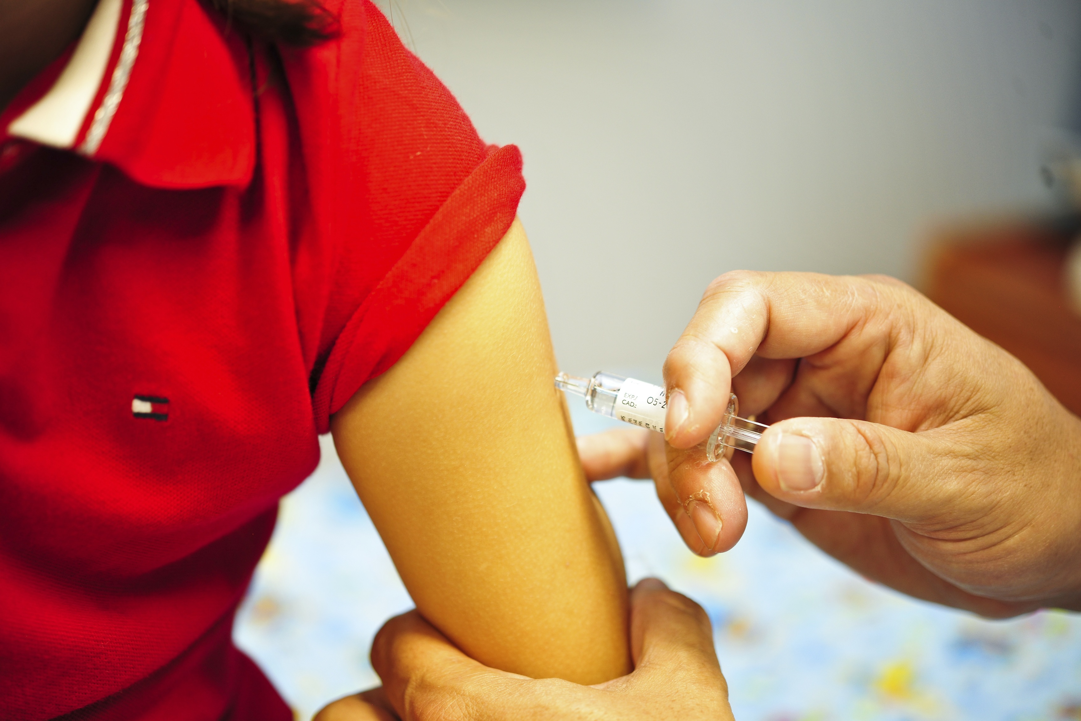 Médicos aconsejan vacunar a los niños contra la influenza