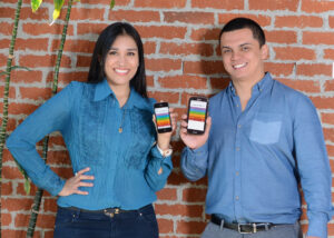 Alejandra Ruiz y Sebastián Marroquín, creadores y fundadores de aplicación "Tu Guía Guate".