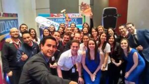 La aseguradora actualmente cuenta con más de 800 colaboradores y realiza actividades enfocadas en la creación y desarrollo de personas líderes.