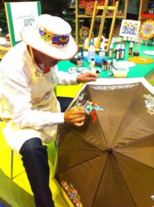 El artesano costarricense Luis Madrigal. Foto ICT.