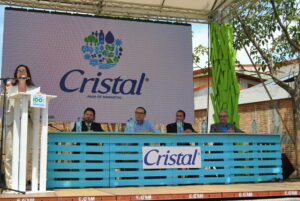 Mesa Central: (en el orden usual) Gerardo Miranda, gerente Ambiental de Florida Bebidas, Roberto Thompson, alcalde de Alajuela, Rolando Carvajal, director Regional de Alimentos y Bebidas y Rafael Segovia, gerente de  la División de Refrescos de Florida Bebidas.