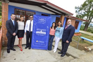 Juan Pablo Chadid, gerente general de GTECH Costa Rica, Adriana Durán, Carlos Sibaja, director Oficina Nacional de Aldeas Infantiles SOS Costa Rica, Maureen Santillan, encargada de Marketing Oficina Nacional de Aldeas Infantiles SOS Costa Rica, Gina Sequeira, Directora de Aldeas Infantiles SOS en Tres Ríos y Chris Caldwell, vicepresidente Senior de GTECH para América Latina y el Caribe.