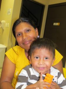 Modesta Serrano y su hijo Ricardo.