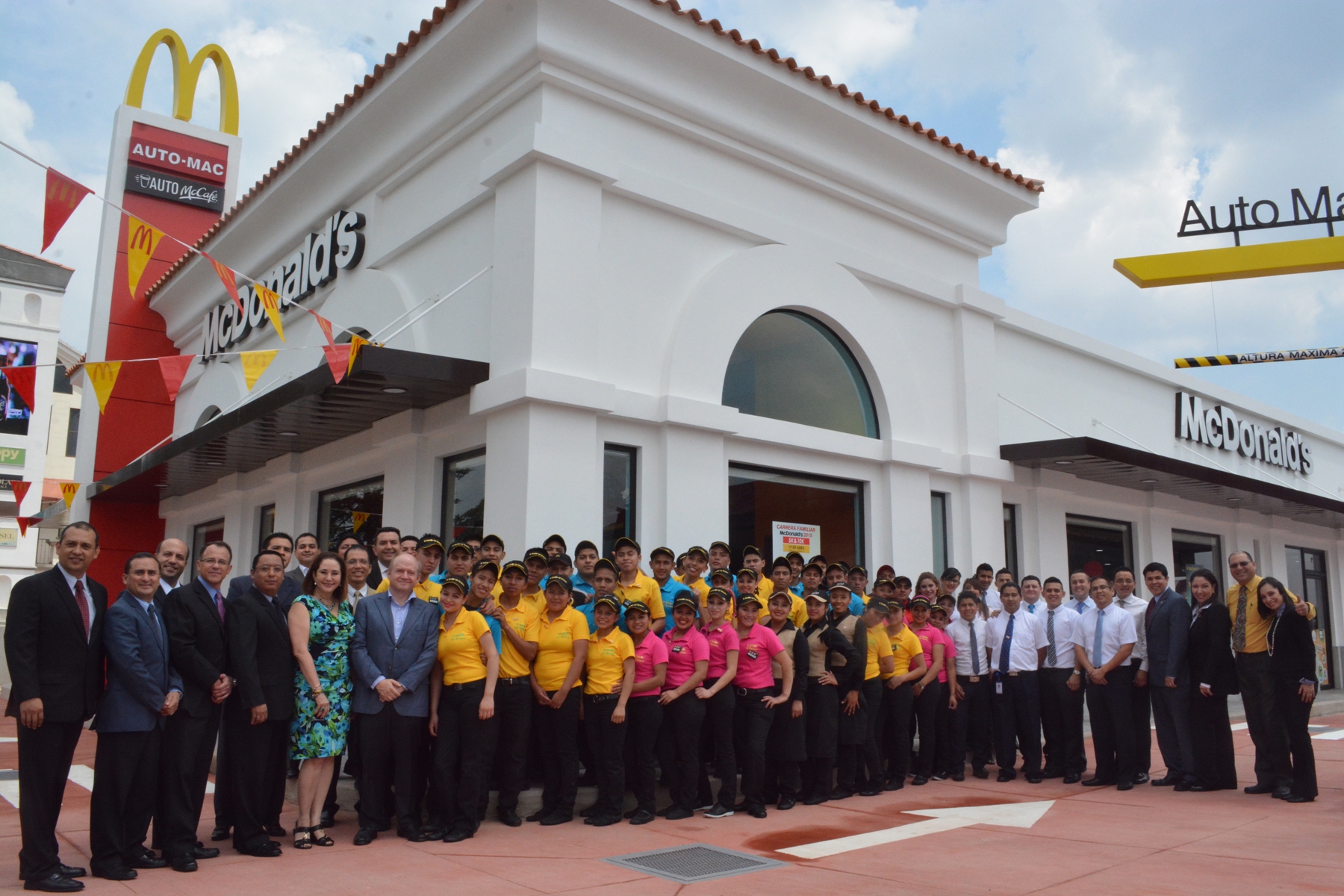 McDonald’s inaugura su nuevo restaurante en Cayalá de Guatemala