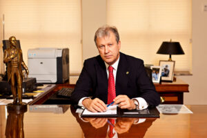 El presidente ejecutivo del BCIE, Dr. Nick Rischbieth, presidió una serie de reuniones con inversionistas a los que enfatizó el compromiso a largo plazo del BCIE con el mercado taiwanés.   