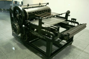 Su primera máquina impresora. Se conservan tres rotativas, hito que le ha granjeado reconocimiento a nivel internacional.