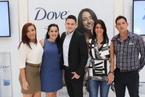 Laura Pérez, trade marketing; Maria Julia Arias, marketing Dove; Francisco Arroyo, marketing Unilever; Anelena Barquero, marketing Unilever y Carlos Rohrmoser, gerente de Ventas Unilever.