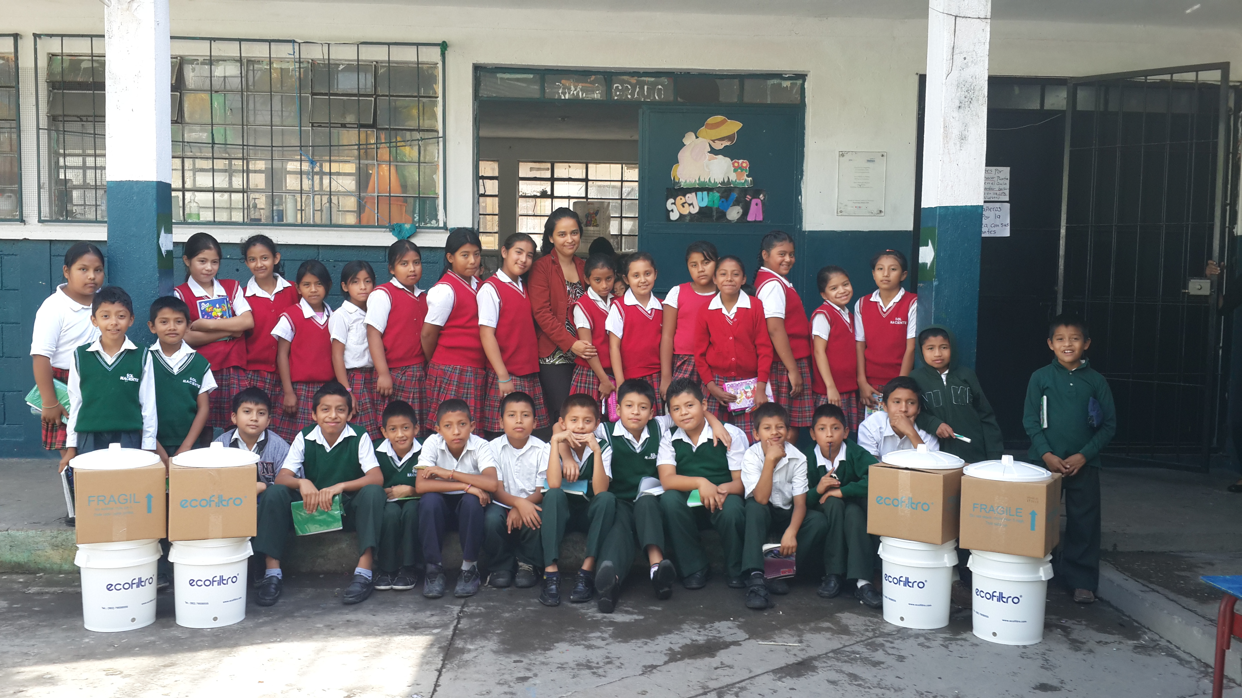 Ecofiltro lanza campaña para llevar aguar purificada a escuelas