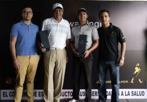 René Printemps, gerente de Unidad de Negocios Reserve para Distribuidora Marte, Eduardo "El Gato" Romero, golfista profesional José Toledo, golfista profesional y Santiago Castillo, gerente de Unidad de Negocios de Whiskies Escoceses de Distribuidora Marte.