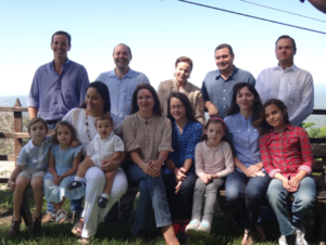 Todas las generaciones de los Palazio Debayle se reunieron para la firma del protocolo familiar de Café Las Flores, en el 2011.