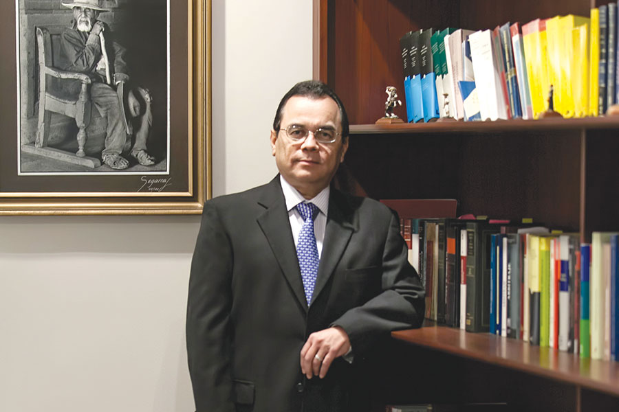 Mario Enrique Sáenz: líder de una gran familia de abogados