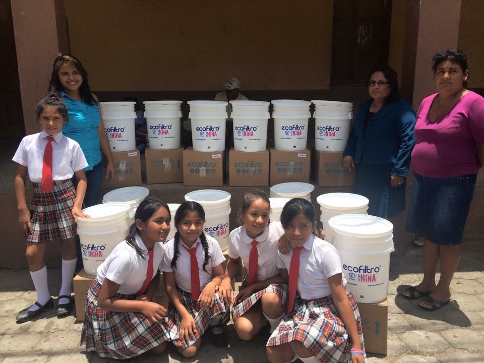 Escuelas y familias de Jalapa son beneficiados con agua purificada