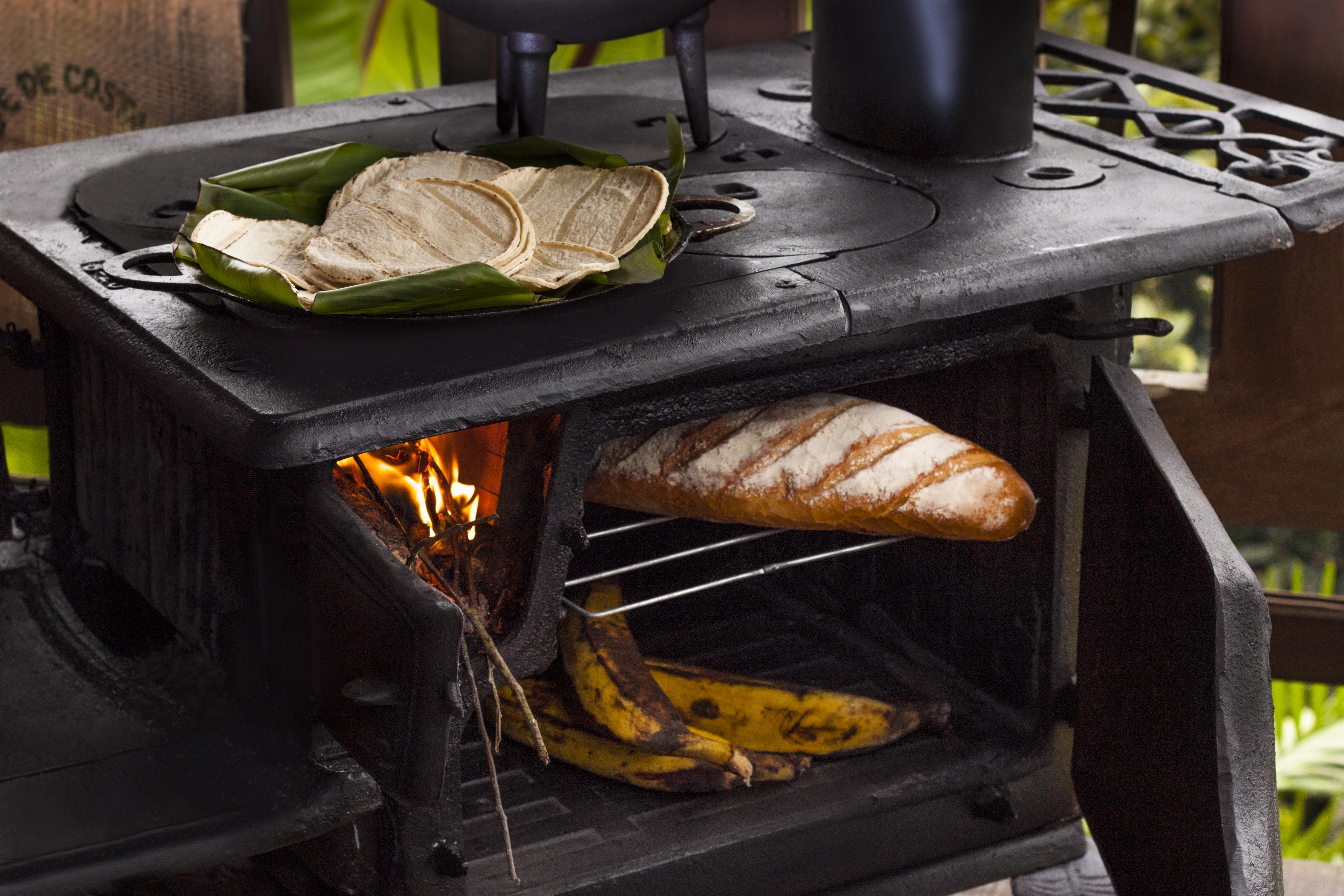 Empresa costarricense se aventura a exportar cocinas de leña