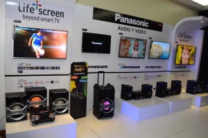 Área de exhibición cuenta con los más modernos dispositivos con nuevas tecnologías para este año, entre ellos: Pantallas LED , minicomponentes, teléfonos, línea blanca y artefactos para cocina. 