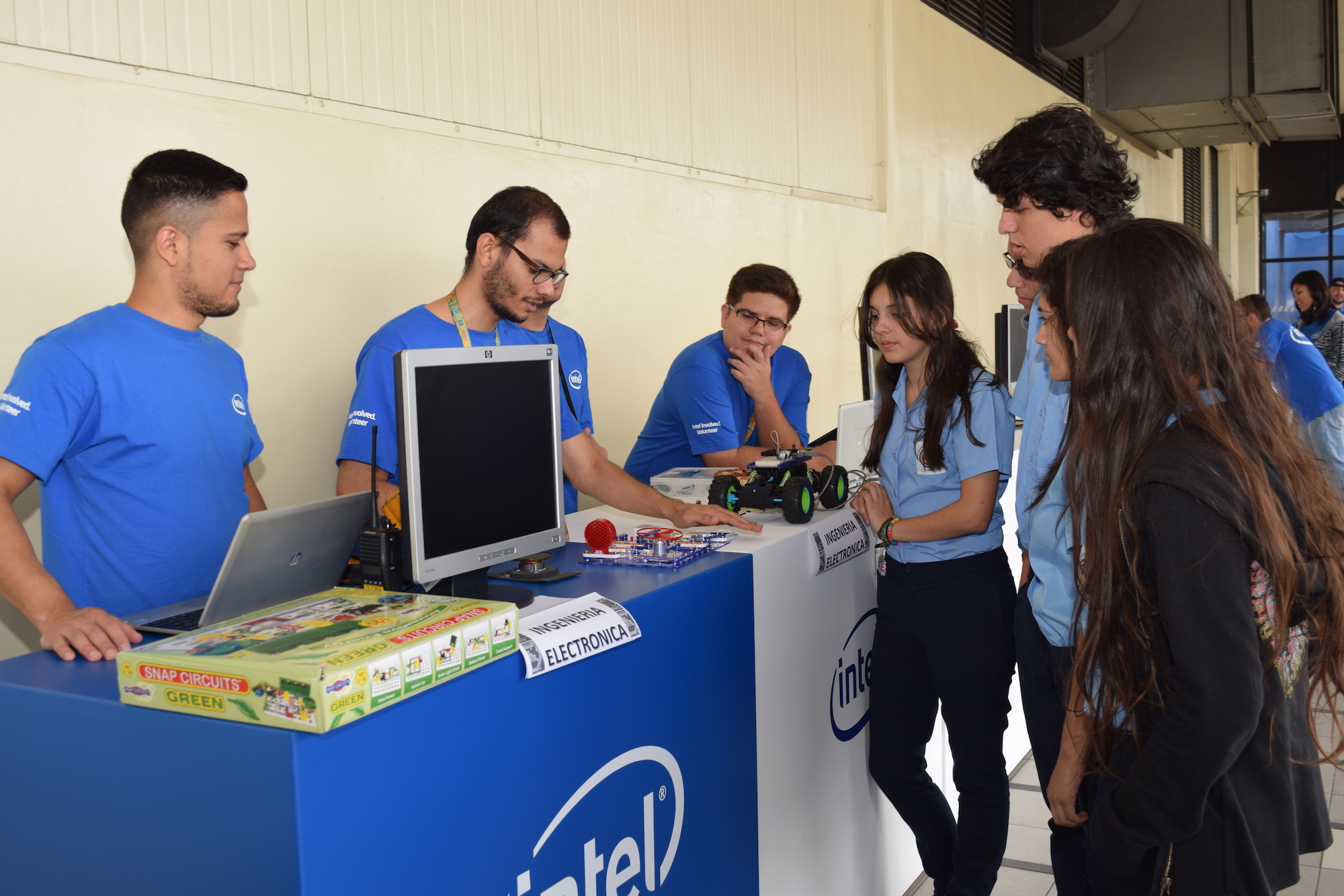 Intel abrió sus puertas a 150 estudiantes de colegios científicos