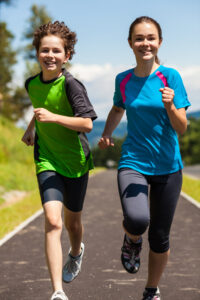 Integre la actividad física en las rutinas de la familia.