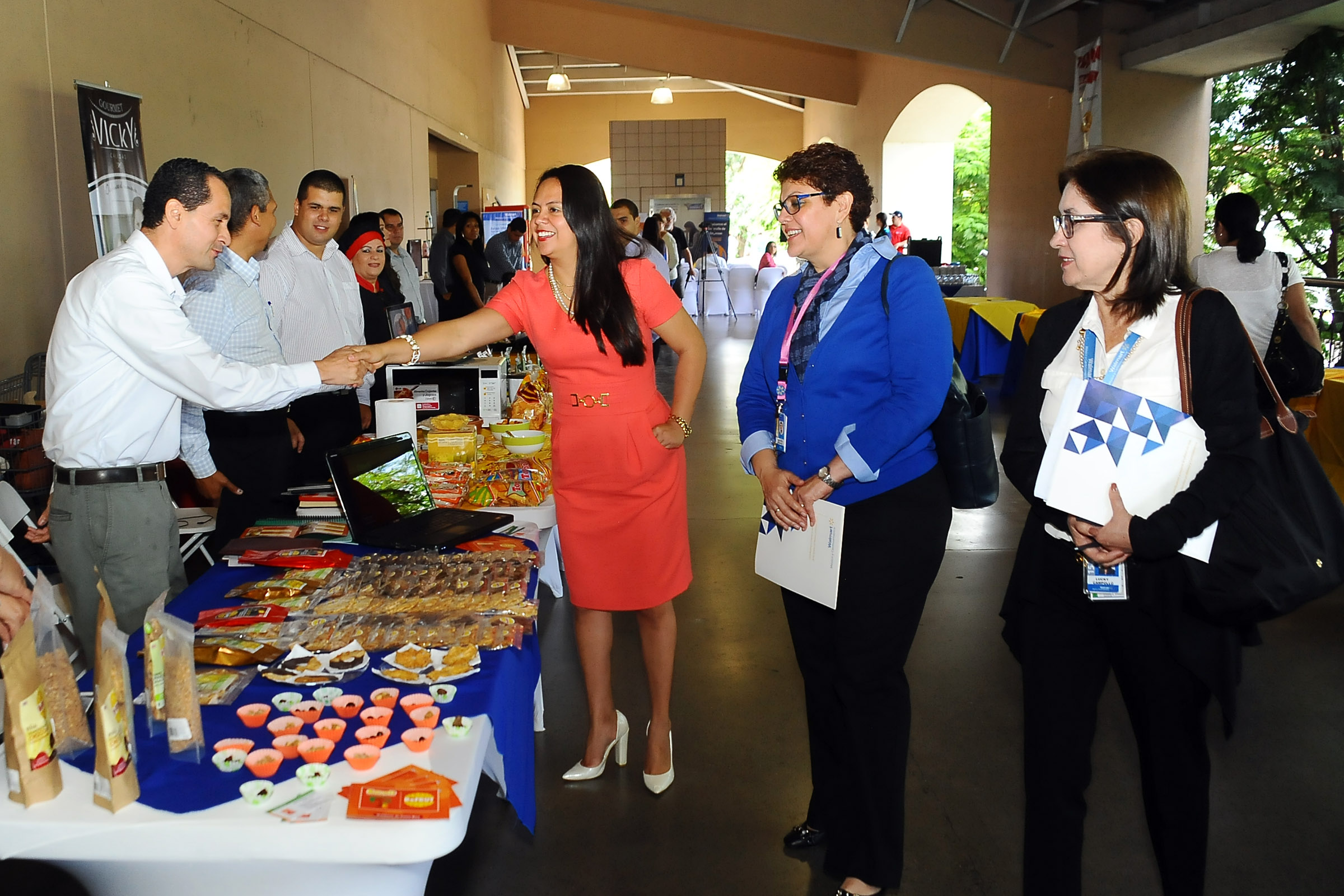 Pymes costarricenses participan en Ronda de Negocios con Walmart