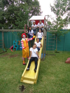Paricipantes del concurso compartieron con los niños de la Casa Ronald McDonald.