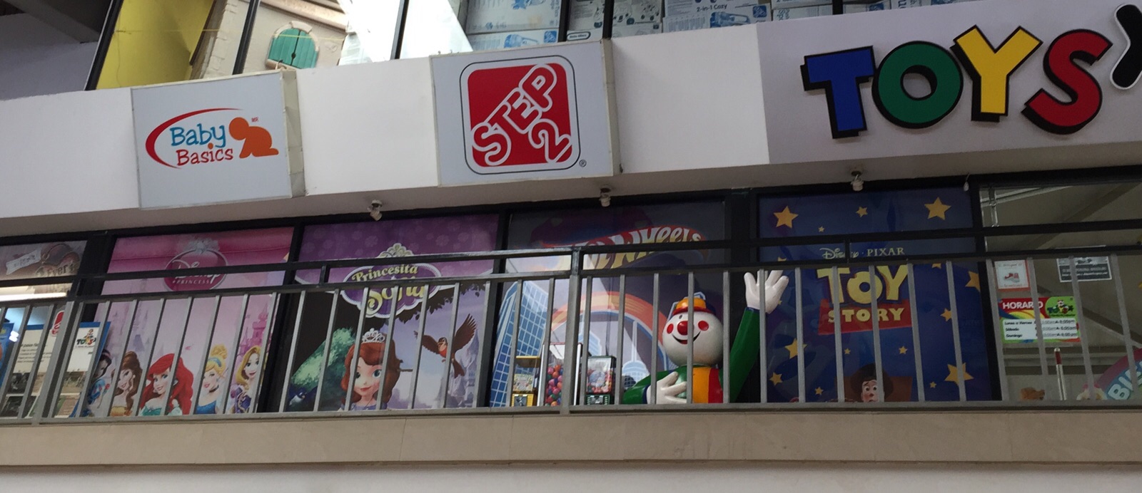 Tiendas Toys ofrece 300 empleos temporales en Costa Rica