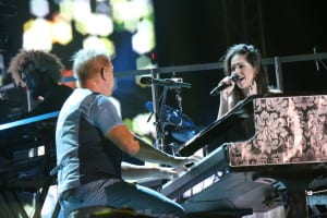 Franco de Vita y Fernanda Granados en concierto.