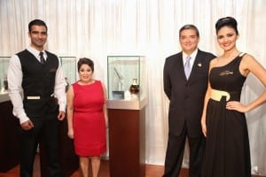 Lorena Vásquez, Master Blender de Ron Zacapa Centenario y Roberto García Botrán, presidente de Industrias Licoreras de Guatemala. 