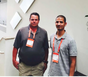 Jean Paul Suger, vicerrector administrativo, y Eduardo Corpeño, director de Laboratorios de Electrónica, Telecomunicaciones y Mecatrónica de Fisicc, de la Universidad Galileo, durante el congreso en Austin.