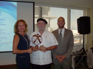 Vicente Aguilar Cerezo, propietario del Restaurante La Lluna de Valencia recibió el “Premio Enrique Torrent Saura a la calidad del servicio 2015”.