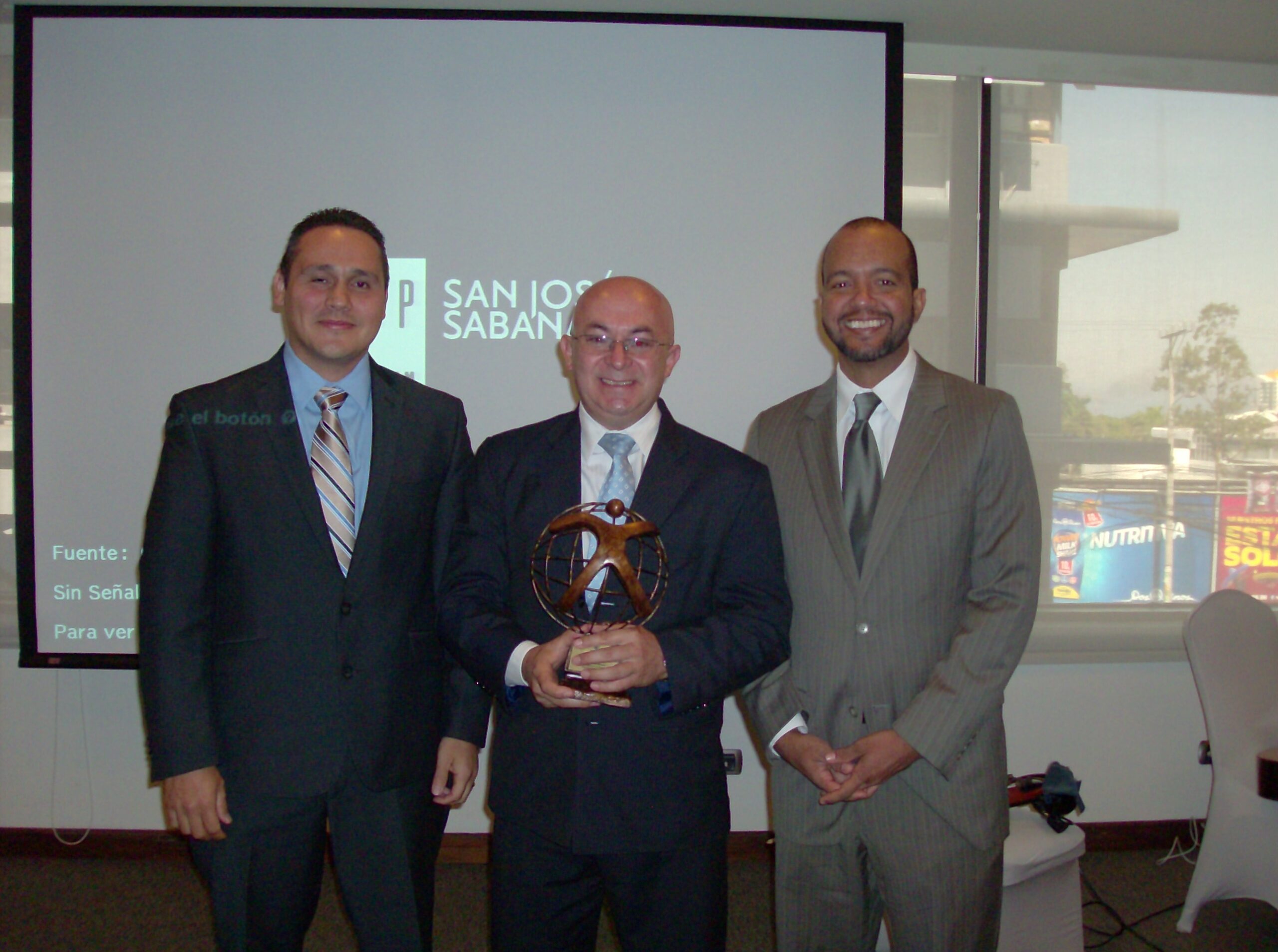 Acoprot reconoce a dos profesionales mérito en su labor en el sector turístico