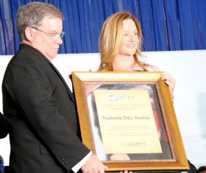 Ana Margarita Ortiz de Horvilleur, directora ejecutiva de la FOG recibió el reconocimiento.