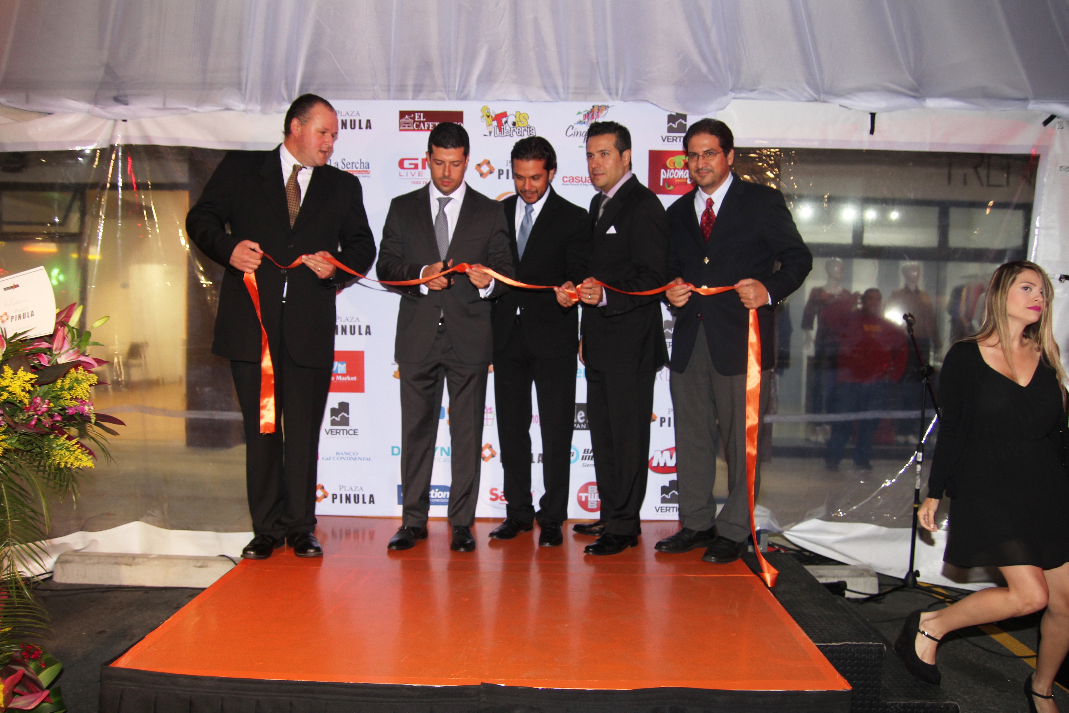 Se inaugura nuevo centro comercial Plaza Pinula