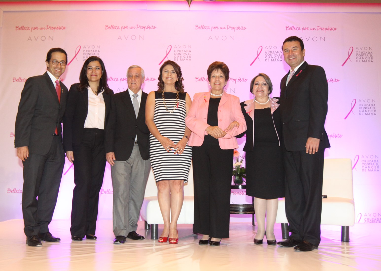 Avon presenta la Cruzada Avon contra el cáncer de mama en Guatemala