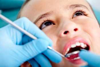 Primera visita al dentista: ¿Cuándo se debe realizar?