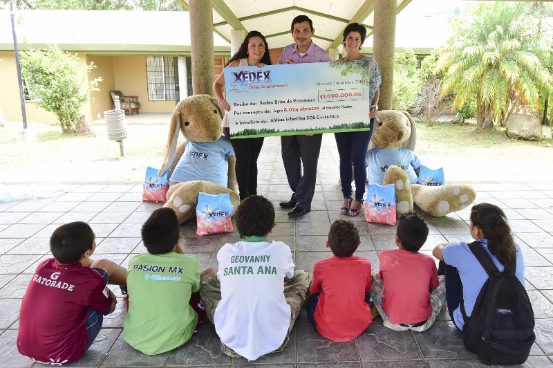 Xedex  entrega donativo a Aldeas Infantiles SOS