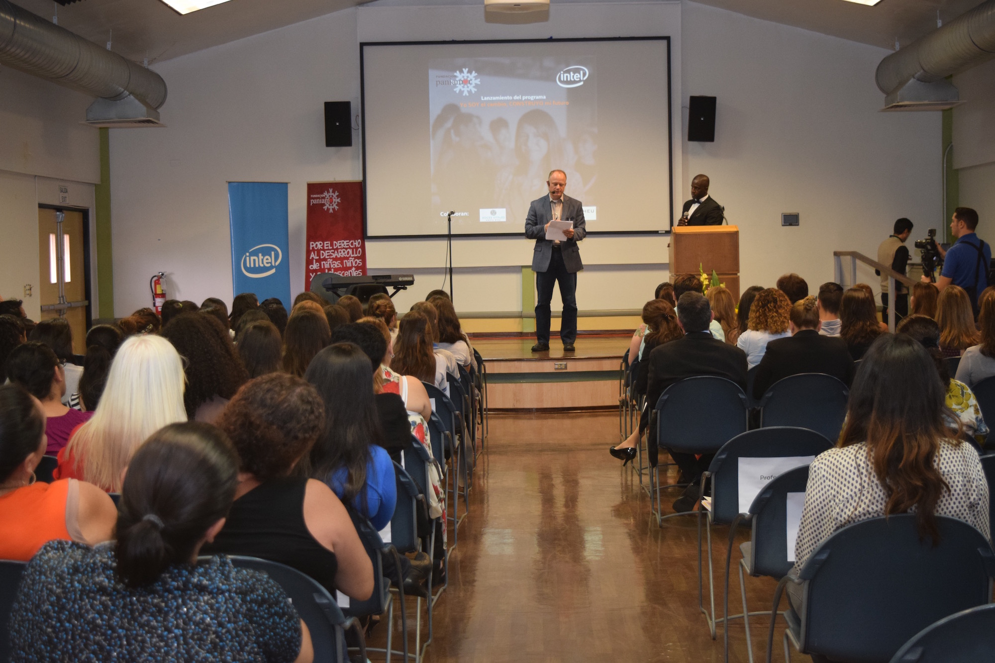 Intel impulsa programa con Paniamor y Voces Vitales para cambiar el futuro de adolescentes en riesgo social