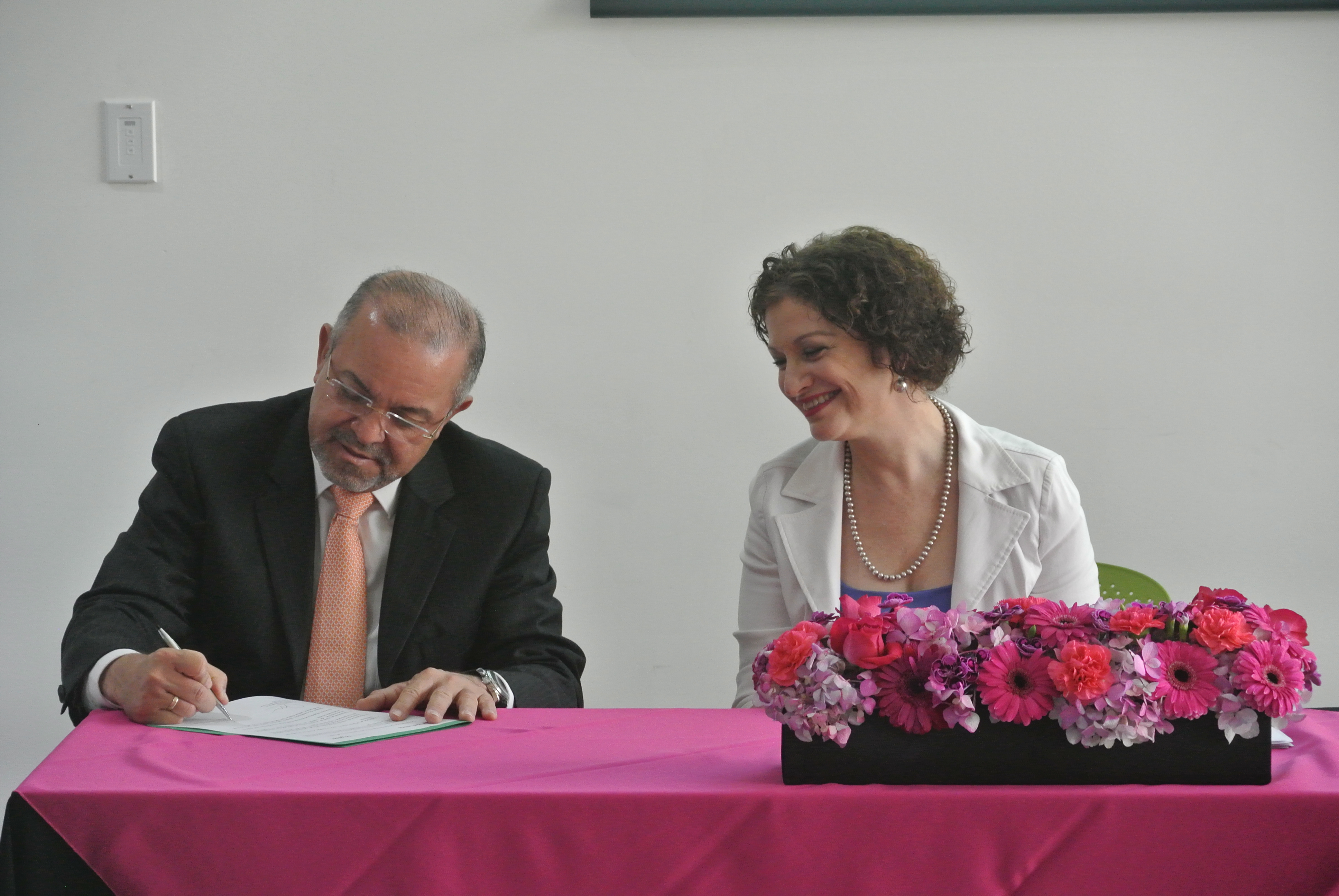 Schneider Electric y ONU firman acuerdo para luchar contra la desigualdad de género