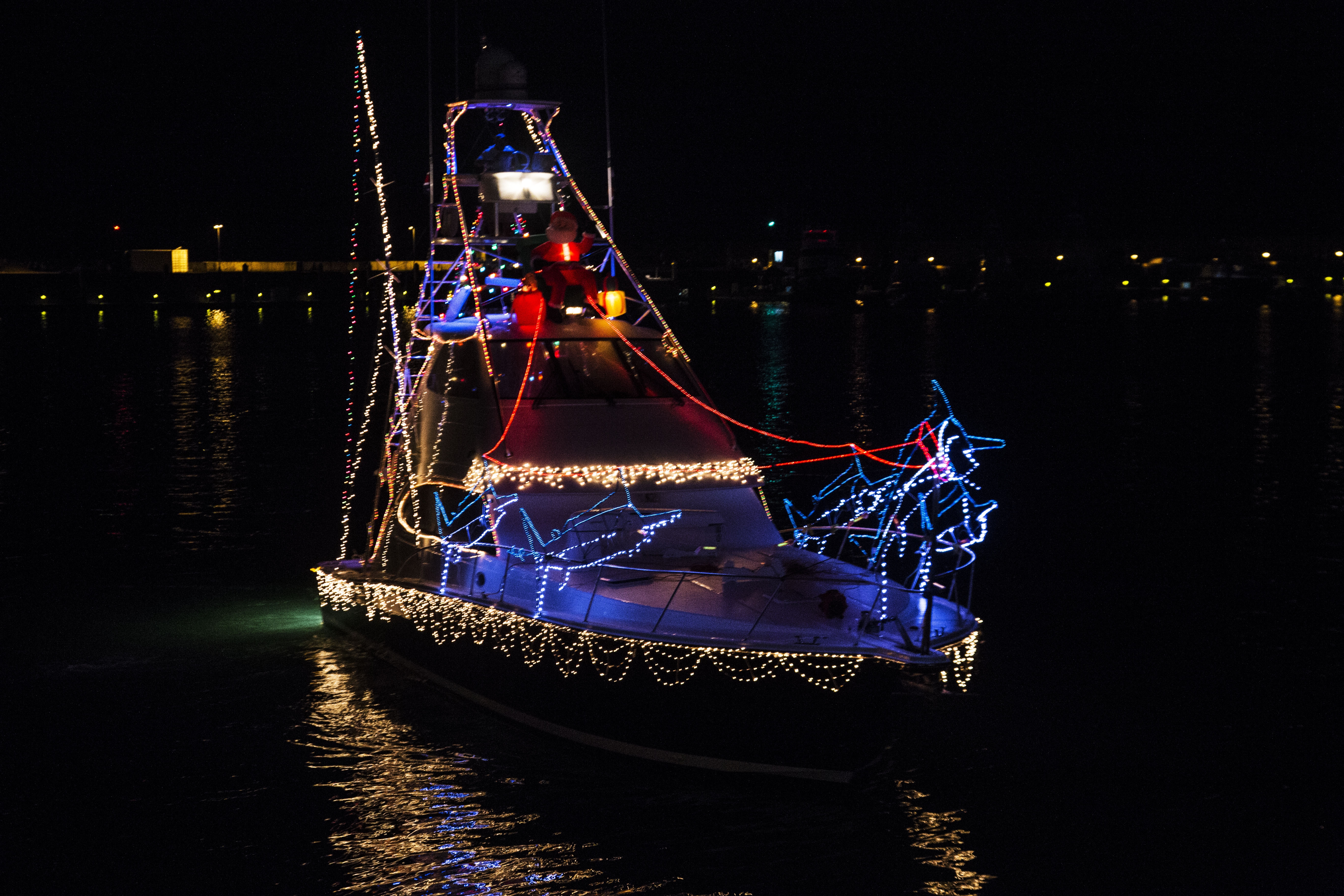 Desfile de barcos iluminados acompañará la navidad en Marina Pez Vela