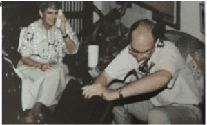 El ingeniero Antonio Lacayo y Violeta Barrios de Chamorro en el momento que reciben la llamada del presidente Jimmy Carter anunciando la victoria electoral de UNO.