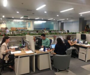 Las instalaciones poseen un sistema de cámaras de frío y climatización que no contamina la capa de ozono.