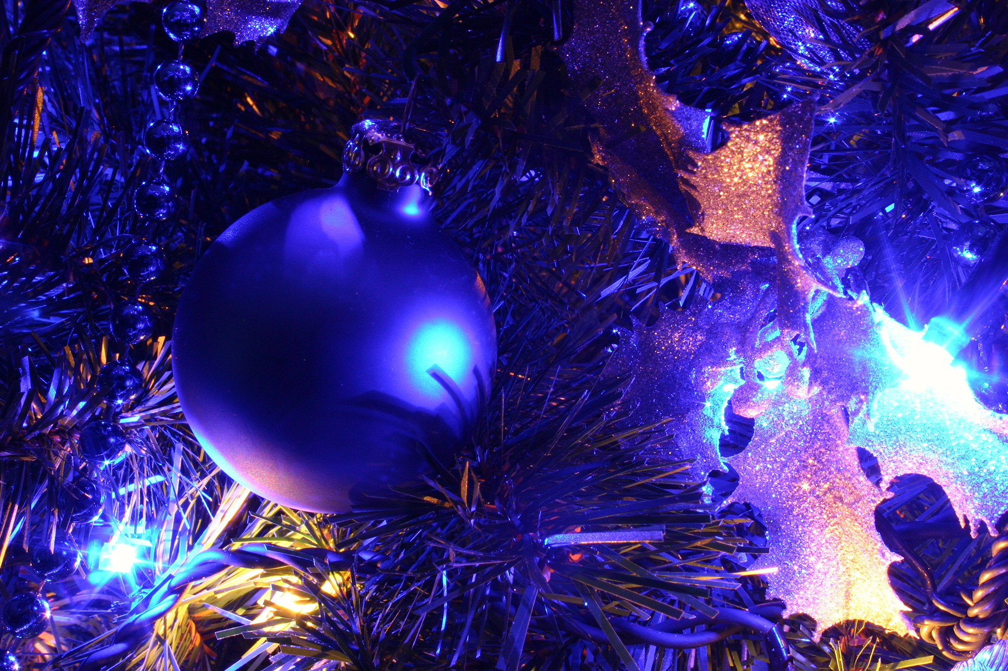 Seguridad y ahorro eléctrico en fiestas de Navidad y año nuevo