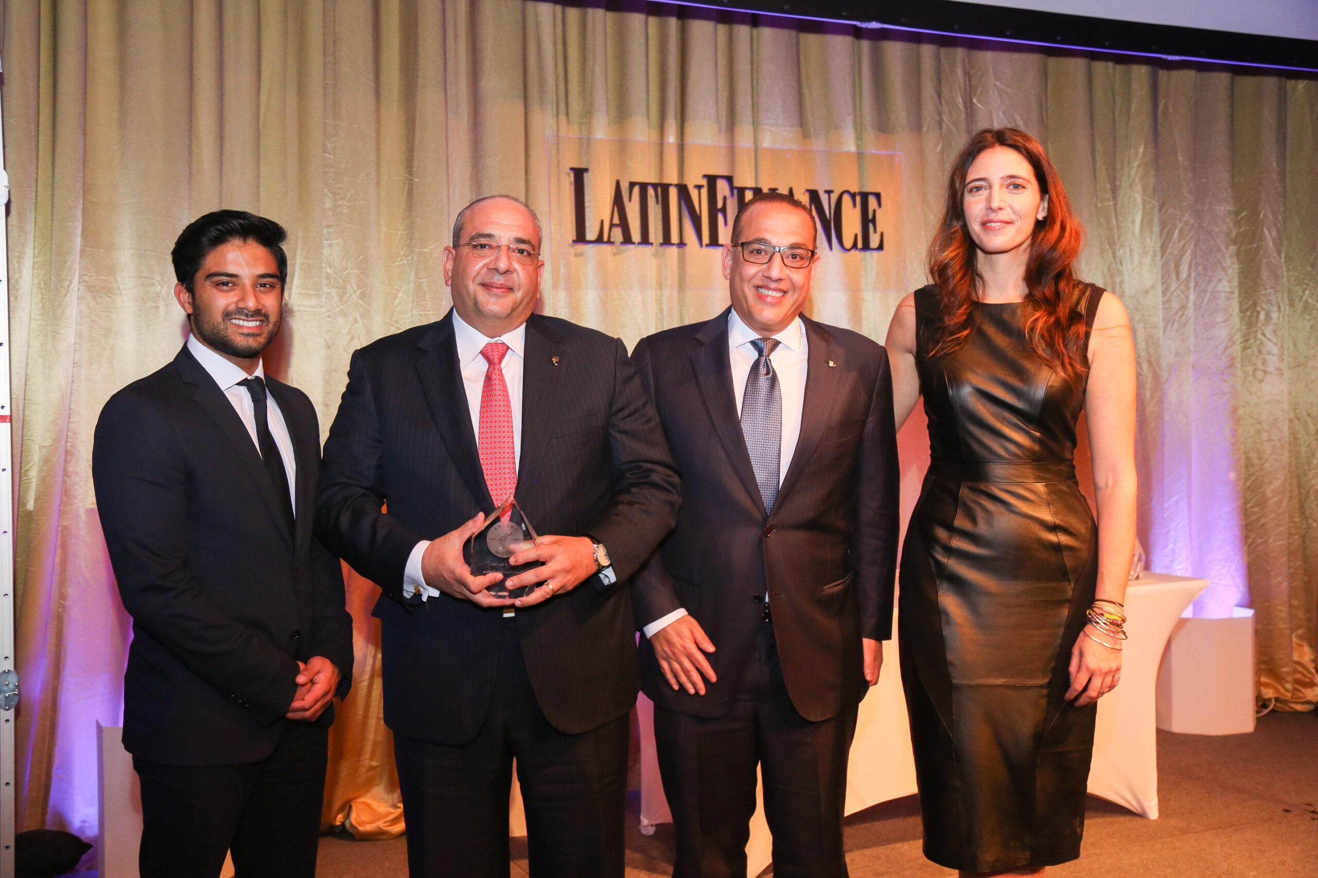 Ficohsa recibe premio “Banco del años en Latinoamérica” en la ciudad de Nueva York
