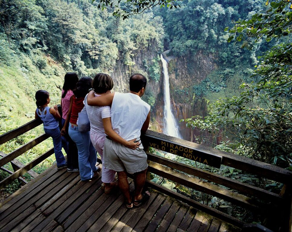 Costa Rica busca atraer visitantes chinos como parte de la recuperación del sector turismo