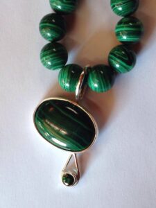 Creación de Iris Montealegre.