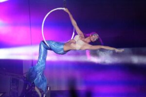 Sirenas acróbatas fueron parte del espectáculo.